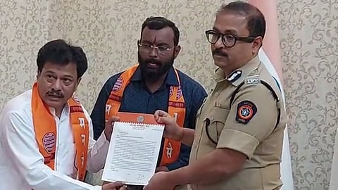 MNS workers in Nagpur with Police Commissioner