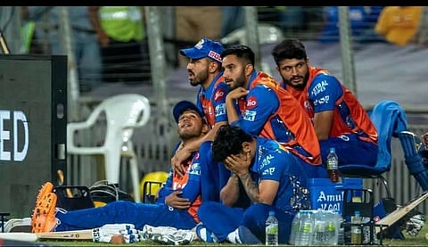 मुंबईने आठ कोटीत खरेदी केलेल्या या खेळाडूला बाकावर बसवलय