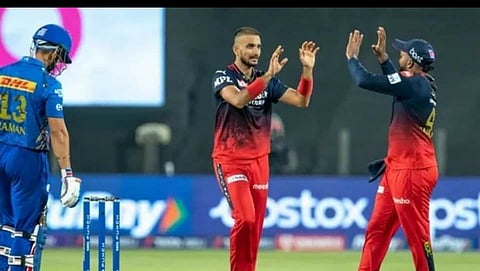 हर्षल पटेलच्या बहिणीचे निधन; आयपीएल IPL सोडून गेला घरी