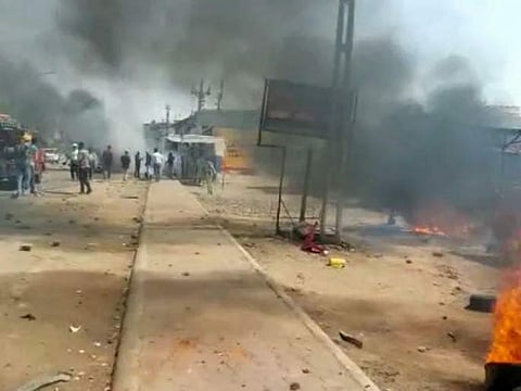 Video रामनवमी उत्सावाला गालबोट : वसतीगृहात मासांहारी जेवण दिल्यावरुन हाणामारी