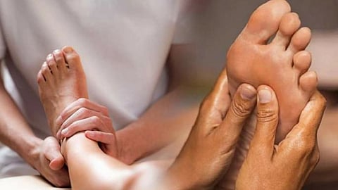 oil massage on feets