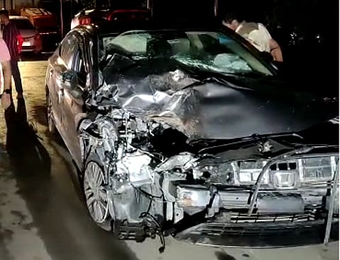 मुंबई-वेस्टर्न एक्स्प्रेस हायवेवर भीषण अपघात; 3 जखमी