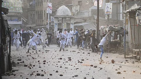 नुपूर शर्मांविरोधात देशभर हिंसक आंदोलनं; 12
पोलीस, नागरिक जखमी