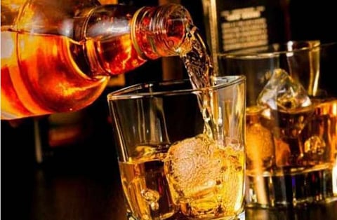 Alcohol Drinking : धक्कादायक; रविवारी प्यायले दारु, दुसऱ्या दिवशी दारु प्यायलेल्या सातही जणांचा मृत्यू!
