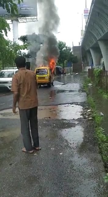 School Bus : पनवेल मध्ये स्कूल बस जळून खाक, शालेय विद्यार्थी वाहतूक नियमावलीची ऐसी तैसी