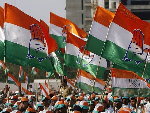 Sonia Gandhi ED Enquiry : काँग्रेस कार्यकर्त्यांनी बोरिवली स्टेशनवर सौराष्ट्र एक्स्प्रेस रोखली; ईडी कारवाईविरोधात आक्रमक