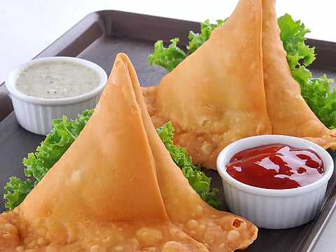 Samosa Recipe: पावसात घरच्या घरी बनवा कुरकुरीत समोसे; जाणून घ्या कृती