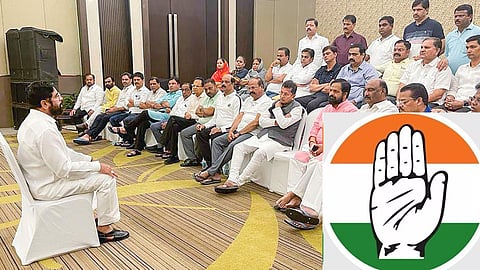 Congress : 'काय झाडी, काय डोंगार, काय हाटेल, एकदम ओक्के, पचास खोके ओके'