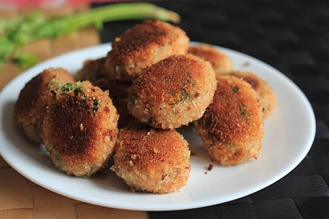 Poha cutlet : घरी पाहुणे आलेत लगेच बनवा पोहे कटलेट; काही मिनिटांत तयार होतील