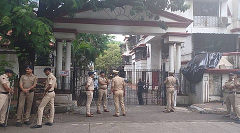 CM Eknath Shinde : ठाण्यात मुख्यमंत्र्यांच्या परिसरात साचले पाणी; पालिका यंत्रणेची धावाधाव