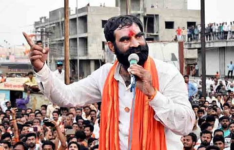 ...म्हणून मी शिंदे गटात गेलो;
उध्दव ठाकरेंसाठी ढसाढसा रडणारे बांगर यांचे स्पष्टीकरण