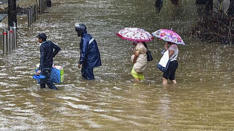 कोल्हापुरात मुसळधार पाऊस; नागरिकांनी स्थलांतरासाठी तयार राहा, प्रशासनाचा इशारा