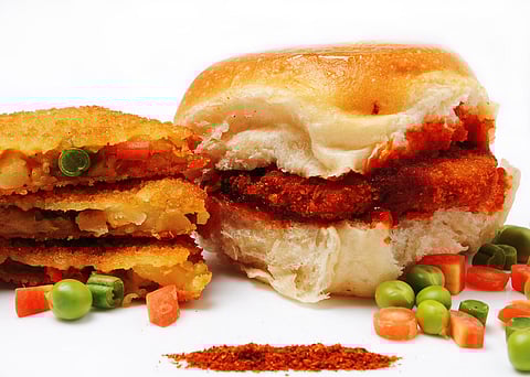 Masala Vada Pav Recipe : मसाला वडा पाव बनवण्याची सर्वात सोपी पद्धत, 10 मिनिटांत तयार होईल