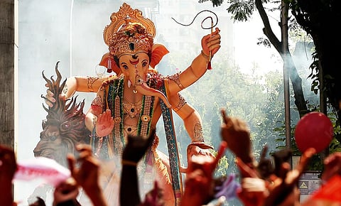 गणेश मंडळांना मुंबई महापालिकेचा दिलासा; जाहिरात शुल्क माफ अन्...नवी नियमावली जाहीर