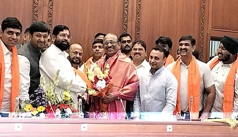 अकोल्यात शिवसेनेला दे धक्का! सेनेचे माजी आमदार समर्थकांसह शिंदे गटात सामील