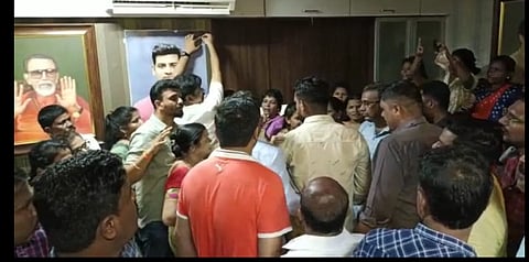 माजी नगरसेवकानं शाखेत लावला एकनाथ शिंदे, श्रीकांत शिंदेंचा फोटो; डोंबिवलीत राडा