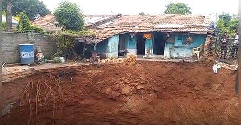 भुस्खलन झाल्याने घर 60 ते 80 फुट गेले खड्यात; परिसरात खळबळ