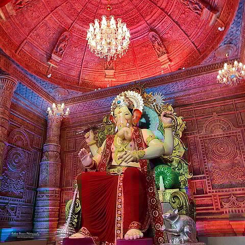 लालबागच्या राजाच्या चरणी अर्पण झालेल्या वस्तूंचा लिलाव संपन्न; पाहा कोणकोणत्या वस्तूंची विक्री