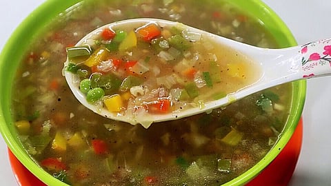 या पावसाळ्यात 'हे' घरगुती सूप करुन पहा, प्रतिकारशक्ती वाढेल