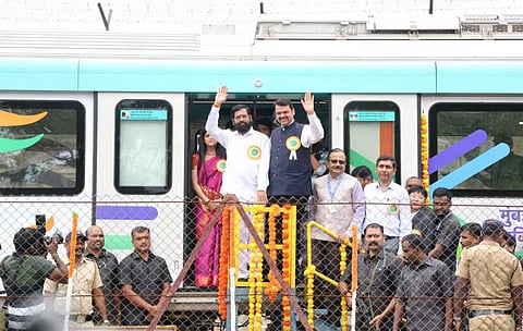 शिंदे - फडणवीसांकडून मेट्रो 3 ला हिरवा झेंडा