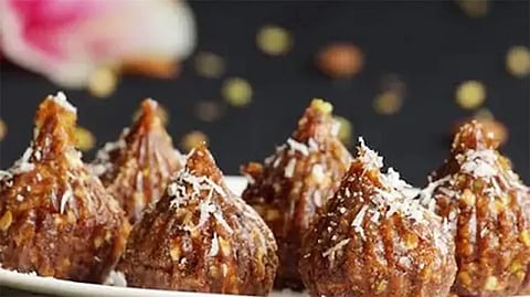 लाडक्या बाप्पासाठी बनवा ड्रायफ्रूट मोदक