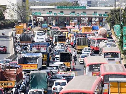 आता सरकार सर्व टोलनाके बंद करणार, हायटेक पद्धत वापरणार