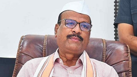 सत्तारांनी चक्क रात्री केली अतिवृष्टीची पाहणी; नक्की काय दिसले, शेतकऱ्यांचा सवाल