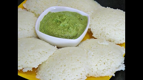 नवरात्रीच्या उपवासात बनवा हेल्दी आणि चविष्ट इडली