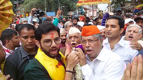 मतभेद विसरुन आदित्य ठाकरे आणि चंद्रकात पाटील एकत्र