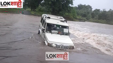 Bolero Car Sinking in Flood Water