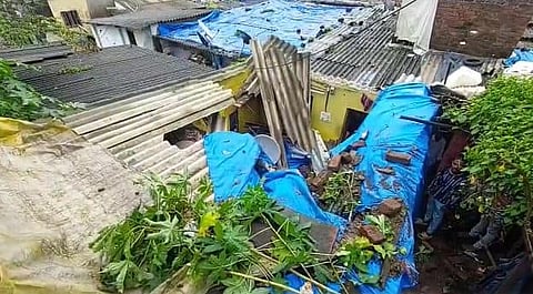 अंबरनाथमध्ये एका घराची भिंत दुसऱ्या घरावर कोसळली, 2 जण गंभीर जखमी