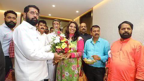 शिवसेनेचे पहिले आमदार महाडिक यांच्या कन्येने घेतली मुख्यमंत्री शिंदेंची भेट