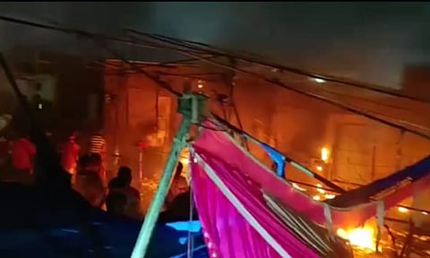 दुर्गा मंडपात आरती सुरु असतानाच भीषण आग; 3 भाविकांचा मृत्यू तर 64 जण गंभीर जखमी