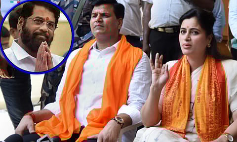 शिंदेंनाच धनुष्यबाण चिन्ह मिळावं; राणा दाम्पत्याने घातले अंबादेवीला साकडे