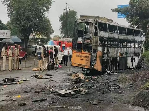 नाशिक खासगी बस आणि टँकर अपघात : मृतांची ओळख पटविण्यासाठी डीएनए टेस्ट करणार - जिल्हाधिकारी