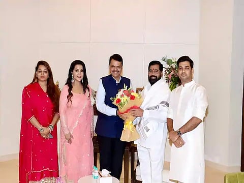 उपमुख्यमंत्री देवेंद्र फडणवीस दिवाळीच्या शुभेच्छा देण्यासाठी रात्री उशीरा मुख्यमंत्र्यांच्या निवासस्थानी