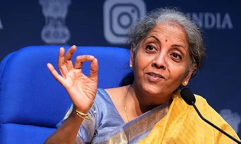 रुपया घसरला नाहीतर डॉलर मजबूत होतोयं : अर्थमंत्री सीतारामन