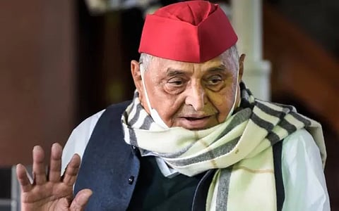 कुस्तीच्या आखाड्यातून राजकारणाच्या आखाड्यात आलेले नेते मुलायम सिंह यादव यांचा प्रवास