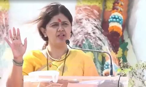 मी काय पदर पसरुन कोणापुढे मागायला जाणार नाही; पंकजा मुंडे भावूक