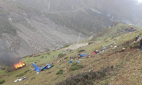 केदारनाथमध्ये हेलिकॉप्टर कोसळले; पायलटसह 6 जण ठार