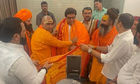 राज ठाकरे जाणार अयोध्या दौऱ्यावर? हनुमान गढ़ीच्या महंतांनी दिले निमंत्रण