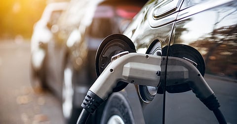 इलेक्ट्रिक कारची बॅटरी किती काळ टिकते, जर ती खराब झाली तर तुम्ही काय कराल?