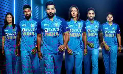 बीसीसीआयचा ऐतिहासिक निर्णय! महिला व पुरुष क्रिकेटपटूंना समान वेतन मिळणार