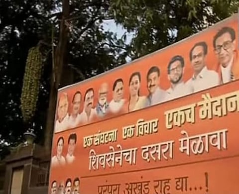 शिवसेनेच्या समर्थनार्थ राष्ट्रवादी काँग्रेस मैदानात; मातोश्रीबाहेर लावले बॅनरबाजी