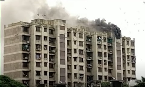 मुंबईच्या कुर्ला भागात इमारतील भीषण आग; बचावकार्य सुरु