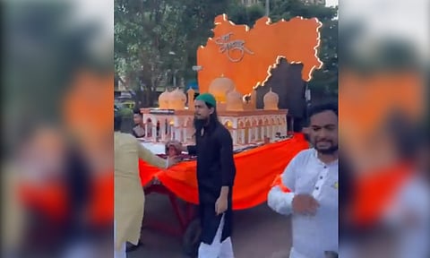 ईदच्या मिरवणुकीत महाराष्ट्राचा देखावा अन् वाजले शिवसेनेचे गाणे; व्हिडीओ व्हायरल