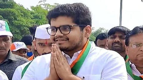 'छळ,कपट आणि अहंकार खासदारांच्या तोंडी शोभत नाही' रोहित पाटलांचा पलटवार