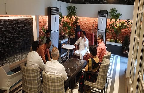 रणजीत सावरकर राज ठाकरेंच्या भेटीला