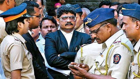 स्वतःची बायको सोबत ठेवली की, विनयभंग होत नसतो, सदावर्ते यांची आव्हाडांवर टीका