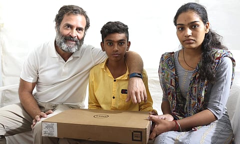 ...अन् राहुल गांधींनी दिले त्याच्या स्वप्नांना पंख!
चिमुकल्याला संगणक दिला भेट